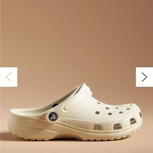CROCS Classic Clogs in Bone